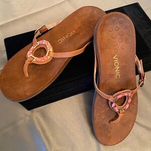 Vionic women’s sandals slip on adjustable side strap size 9 pink stones